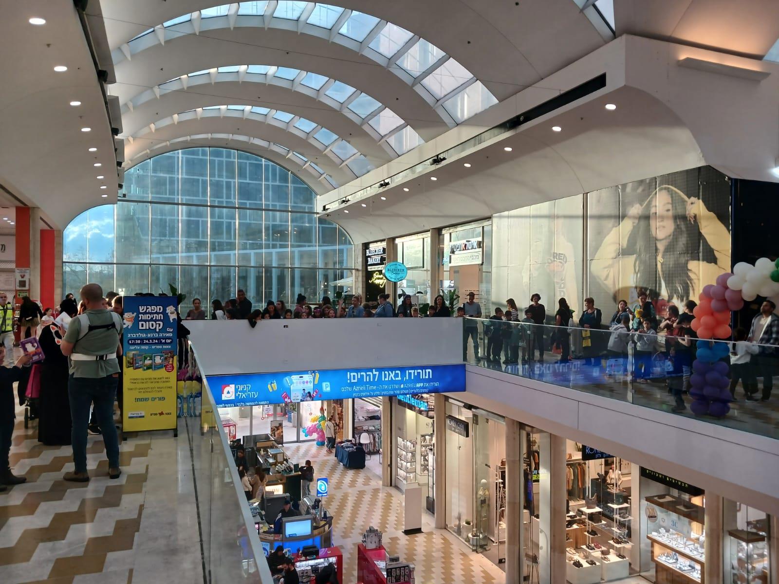 אירוע חתימות מאירה ברנע גולדברג במודיעין 